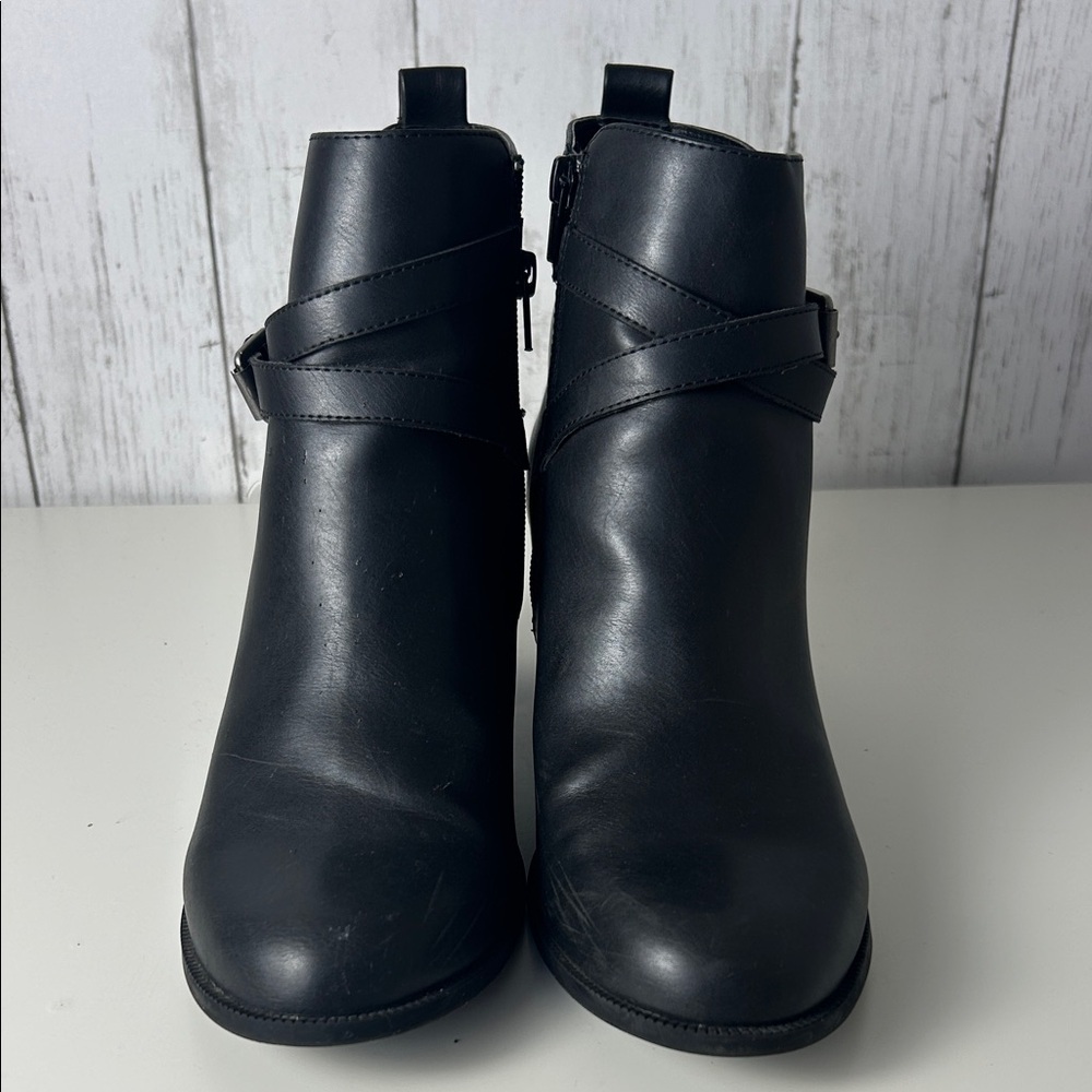 Denver Hayes Black Leather Ankle Boots | Women’s Size 10 Block Heel Buckle
